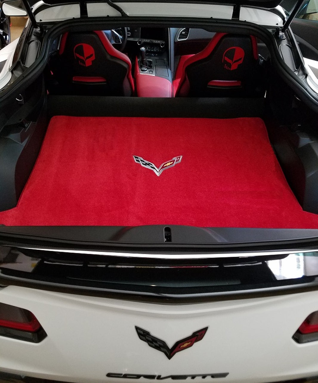 C7 Corvette Stingray Cargo Mat with C7 Crossed Flags - Red – All